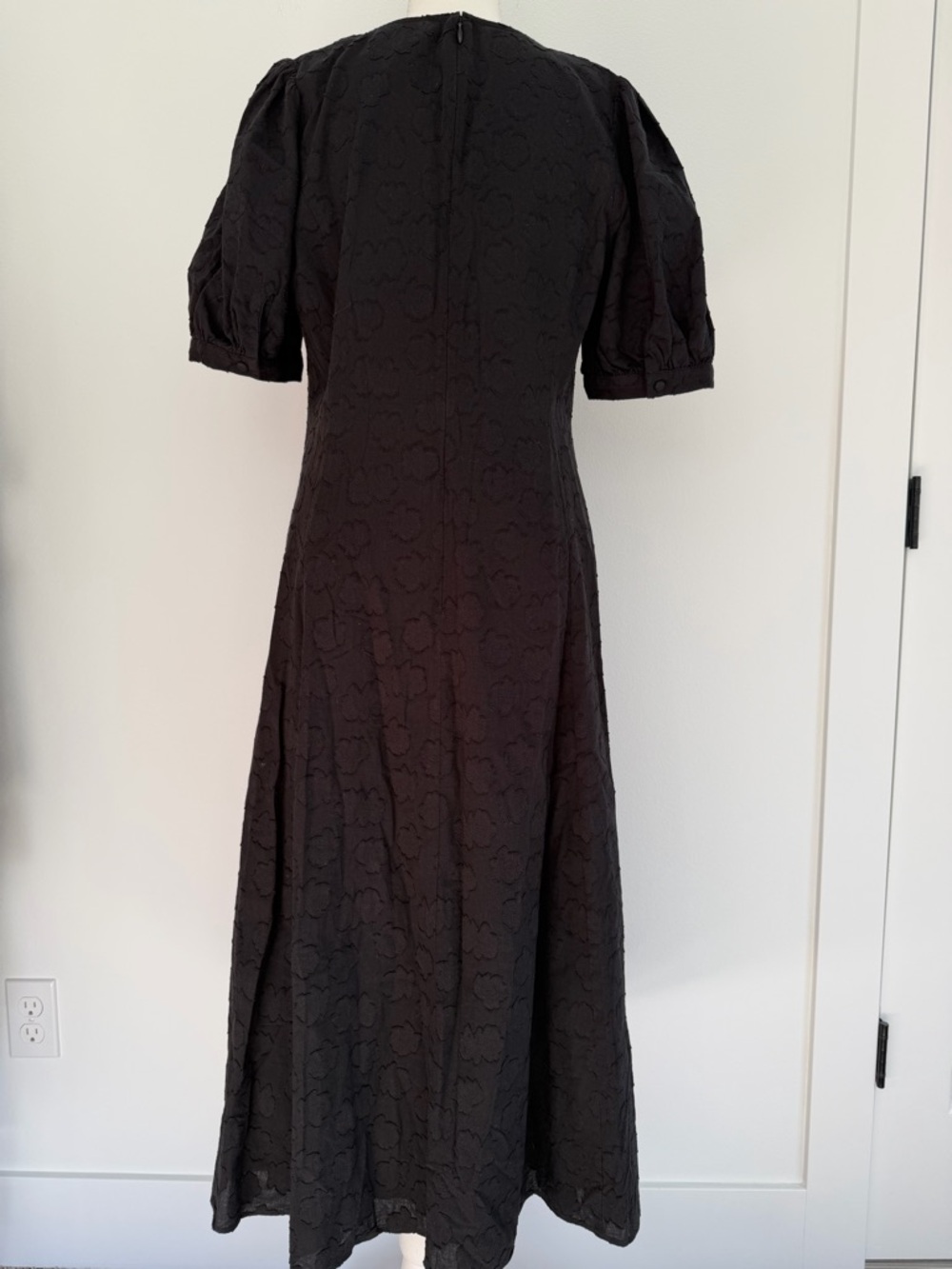 Madewell Floral Jacquard Puff-Sleeve Button-Front Lined Midi Dress in Black - Picture 5 of 7